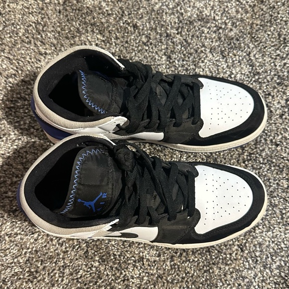 Jordan 1 Mid SE Royal Black Toe - Picture 3 of 4